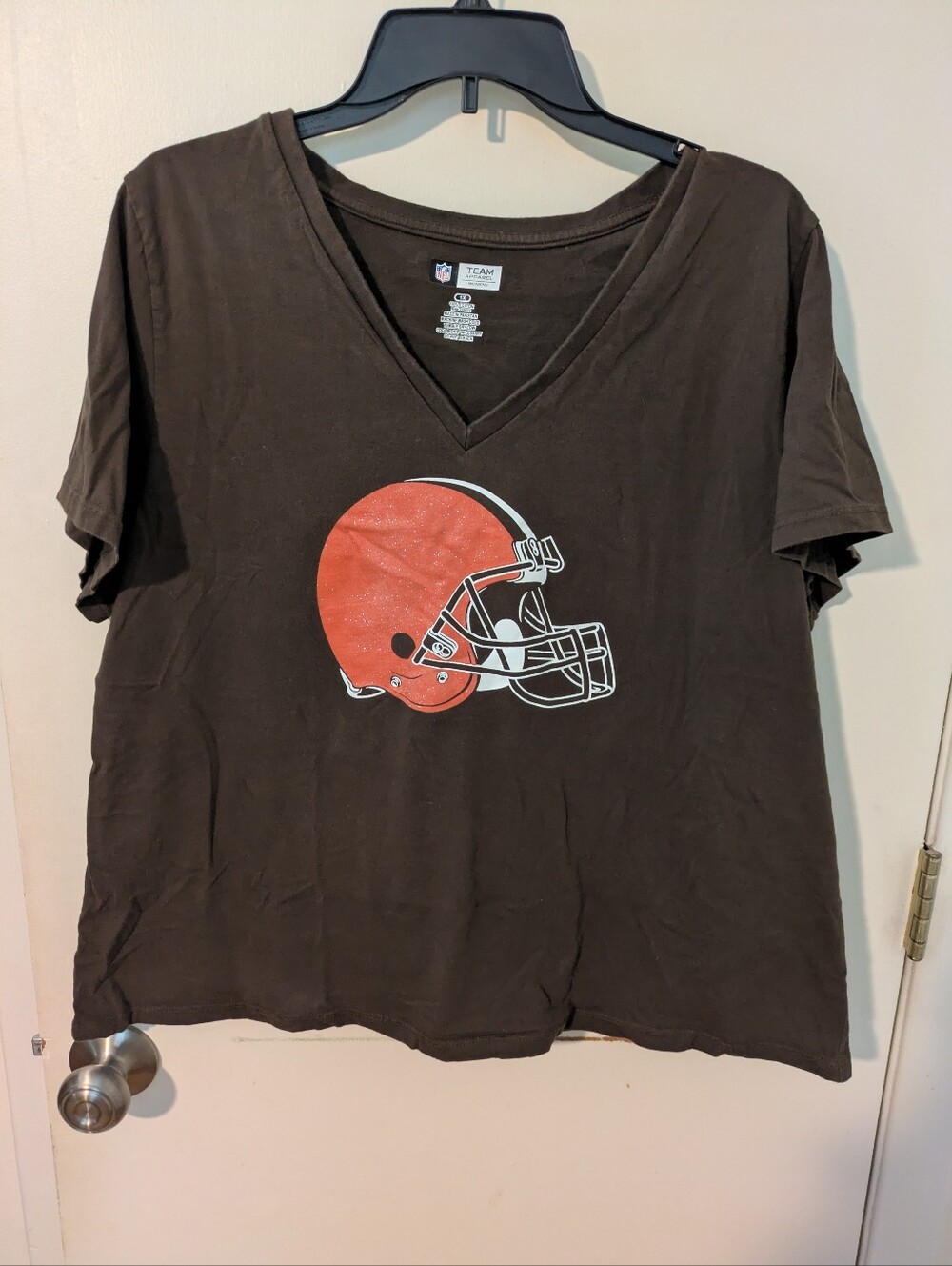 NFL Team Apparel Cleveland Browns Glitter Helmet V-Neck Tee Women's 1X